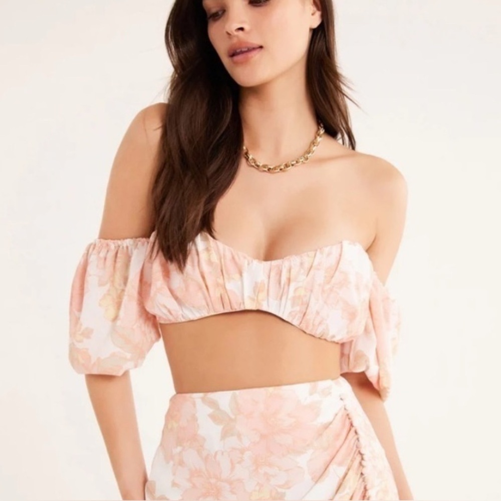 NWT RUMER Isola Floral Crop Top